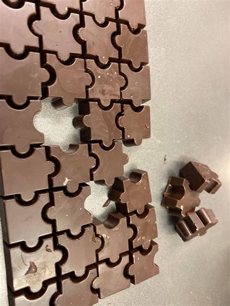 [CV069] Chocolate Puzzle .
